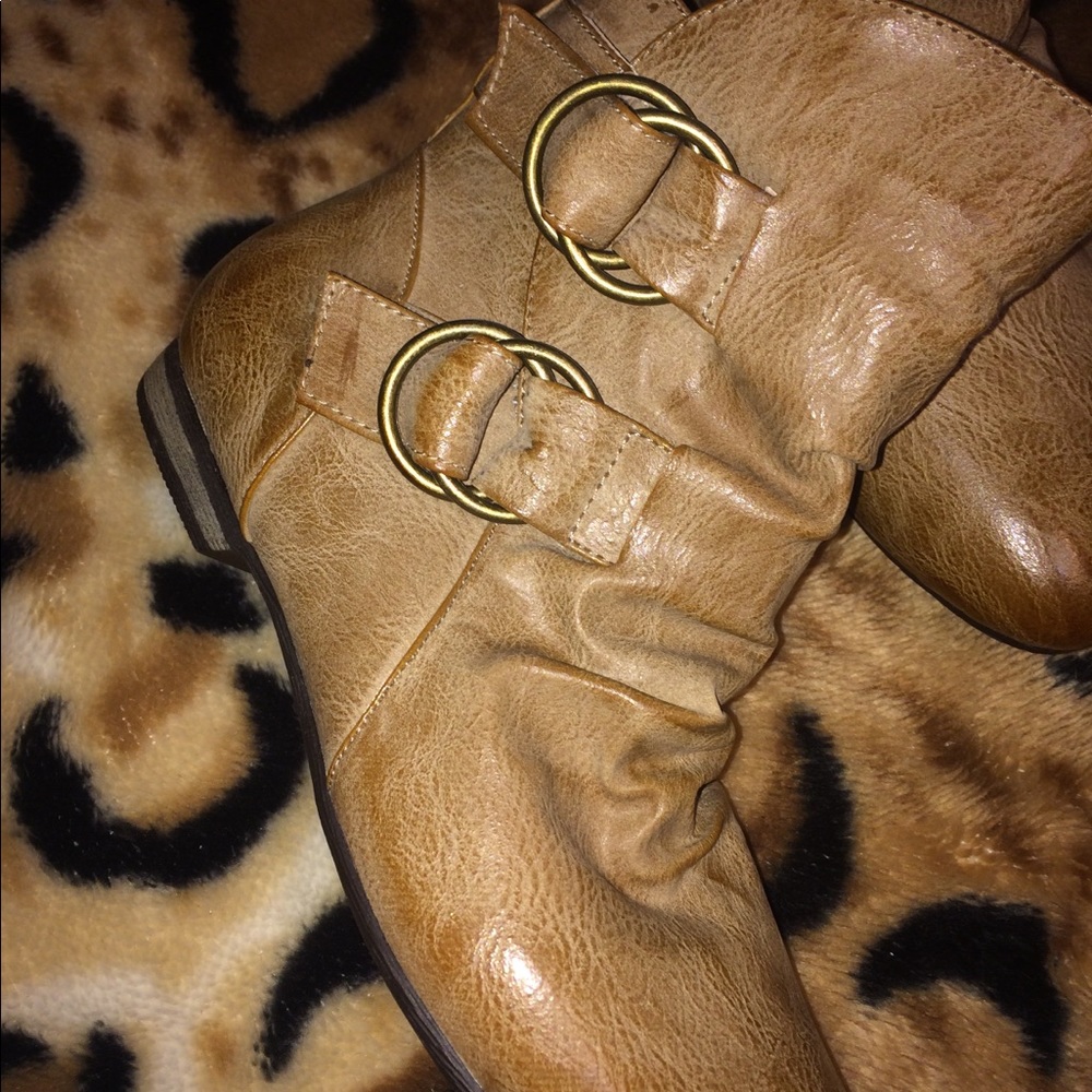 Short bootie in tan